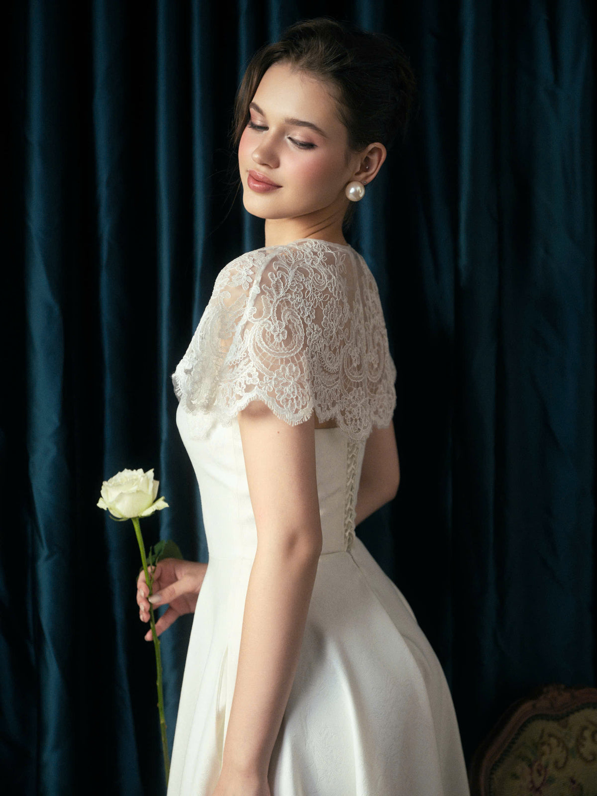 ANYA LACE CAPE