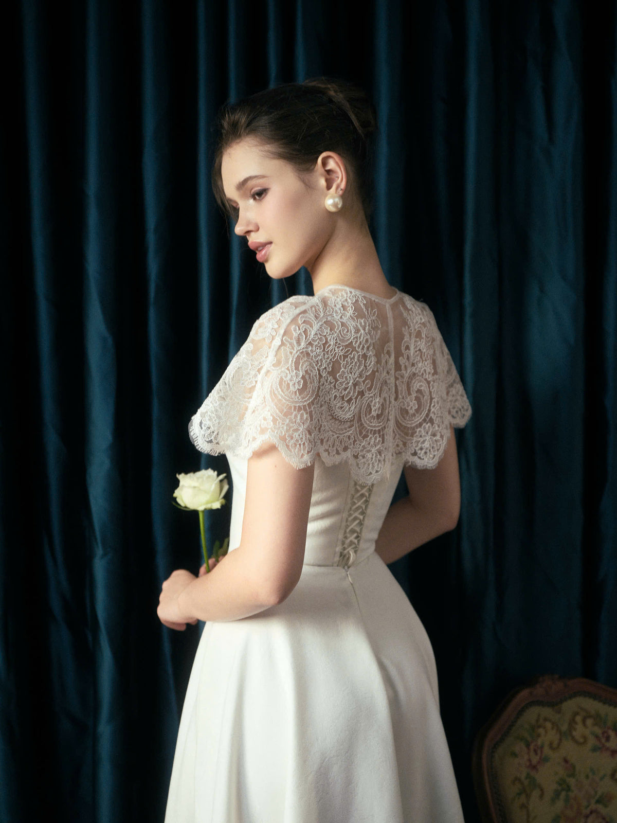 ANYA LACE CAPE