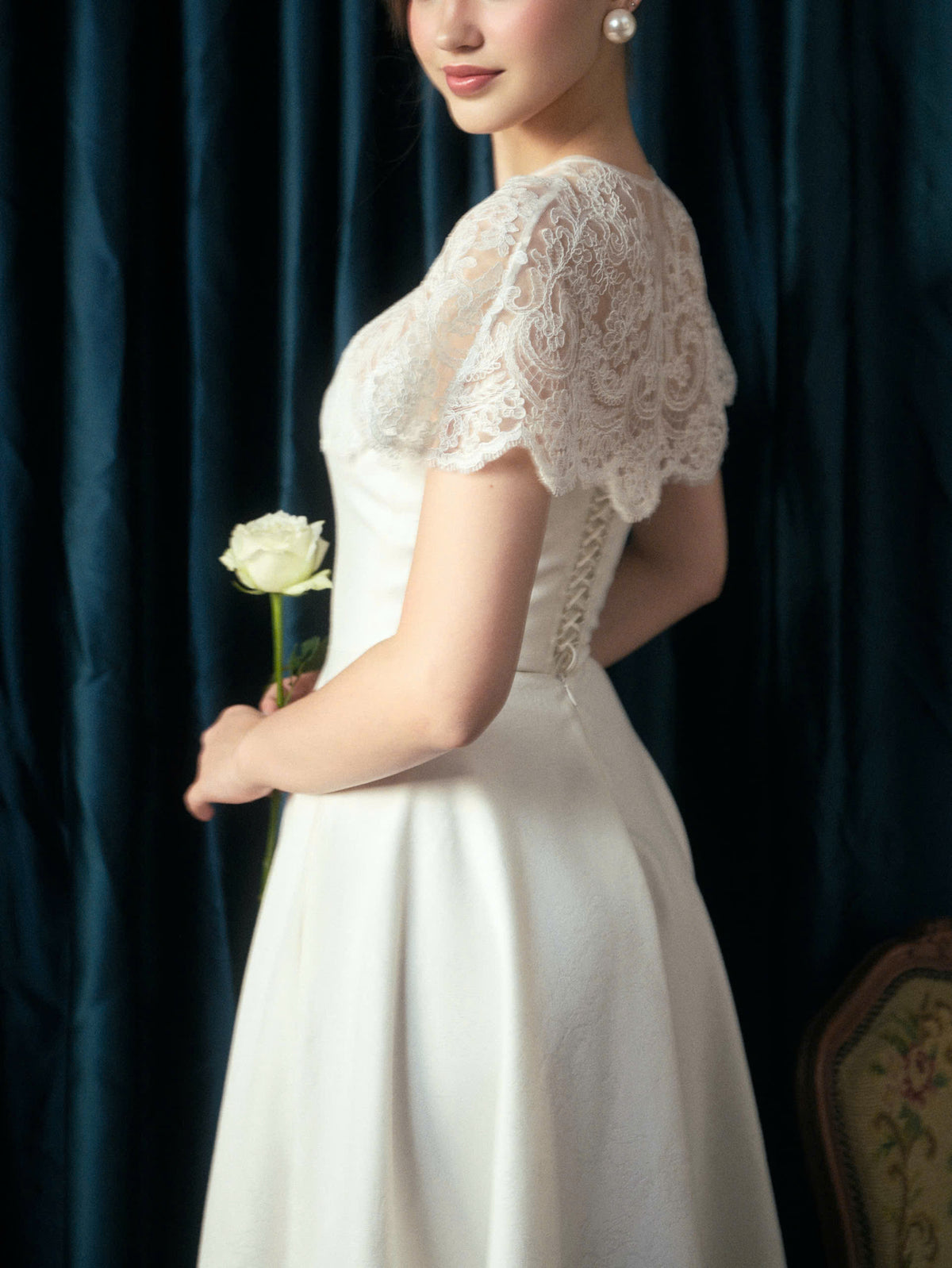 ANYA LACE CAPE