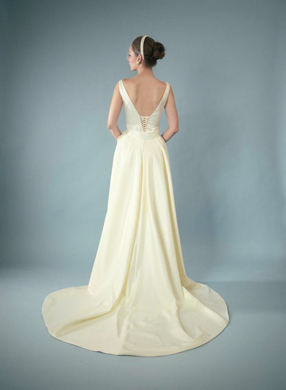 JOLLIE GOWN